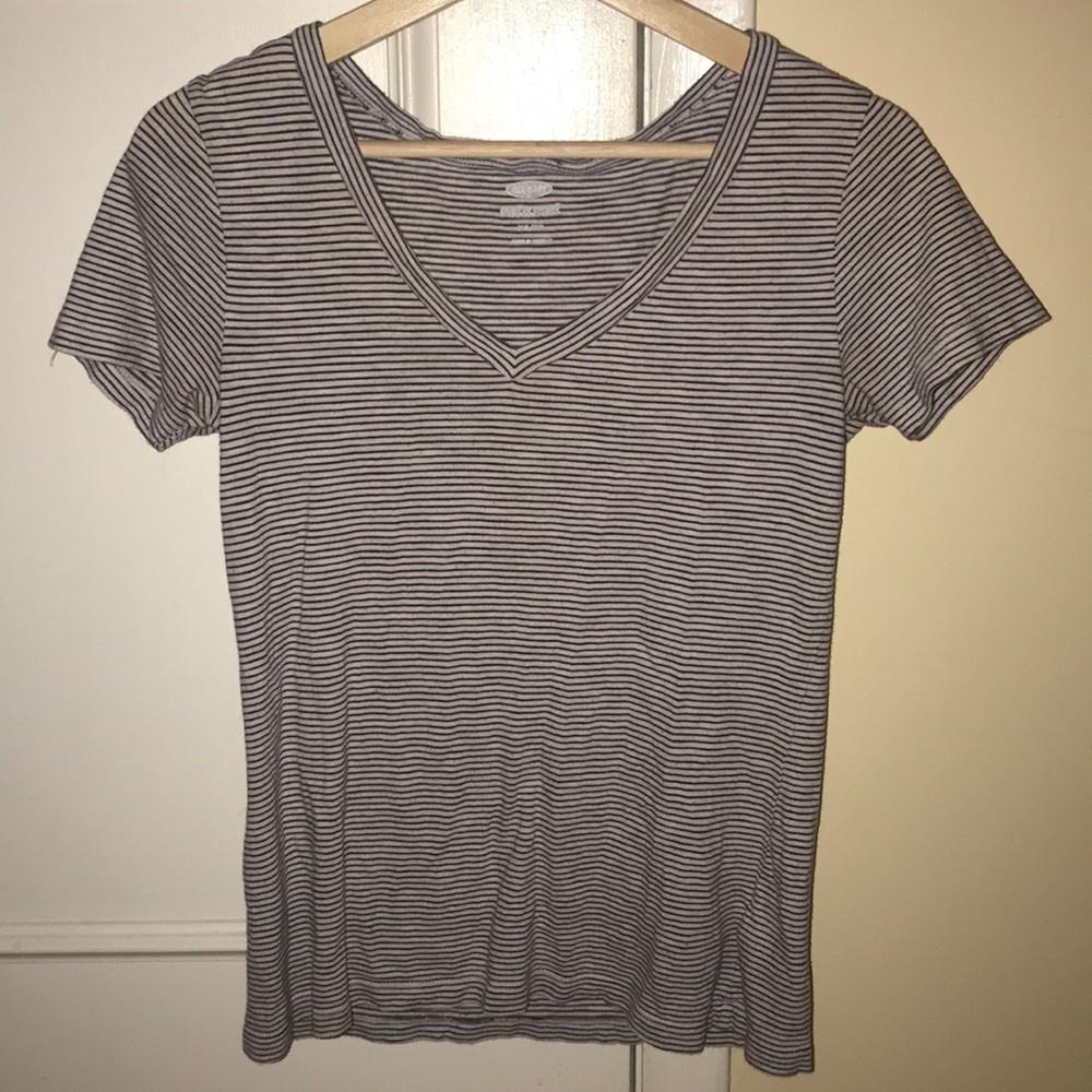 Old Navy black/white striped t-shirt